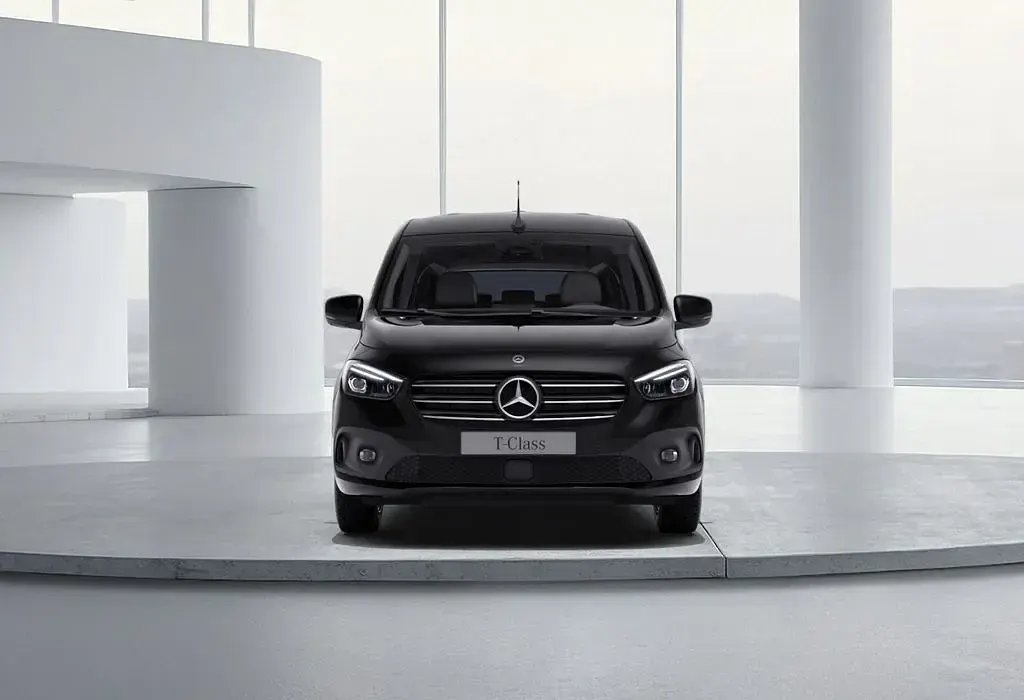 Gebraucht Mercedes T180 Progressive 131 PS (96 kW) 2025 Schwarz Van / Kleinbus