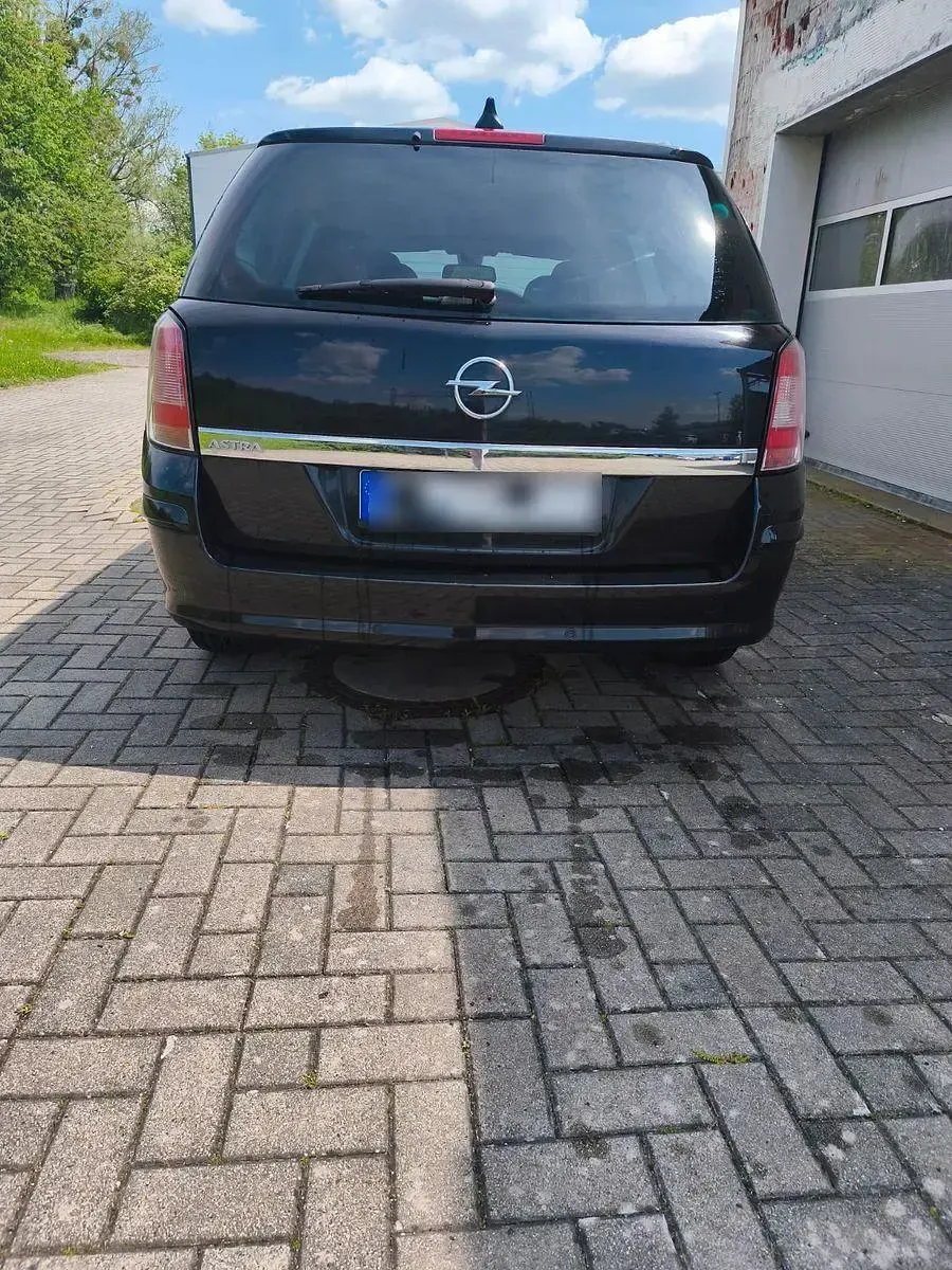 Używany Opel Astra Edition 116 KM (85 kW) 2010 Niebieski Kombi