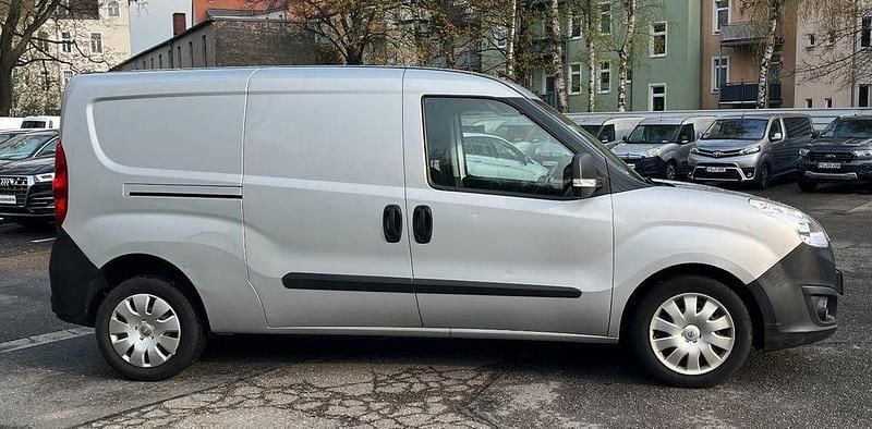 Second-hand Opel Combo 105 CP (77 kW) 2017 Argintiu Monovolum