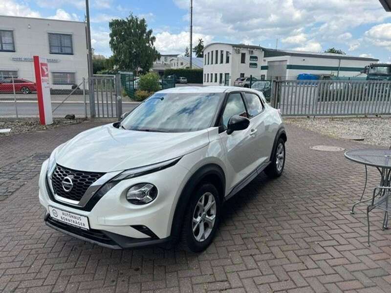 Brilliant white (m) Gebraucht 2021 Nissan Juke N-Connecta SUV | 14.990 € (Guter Preis) - Bild 1/4