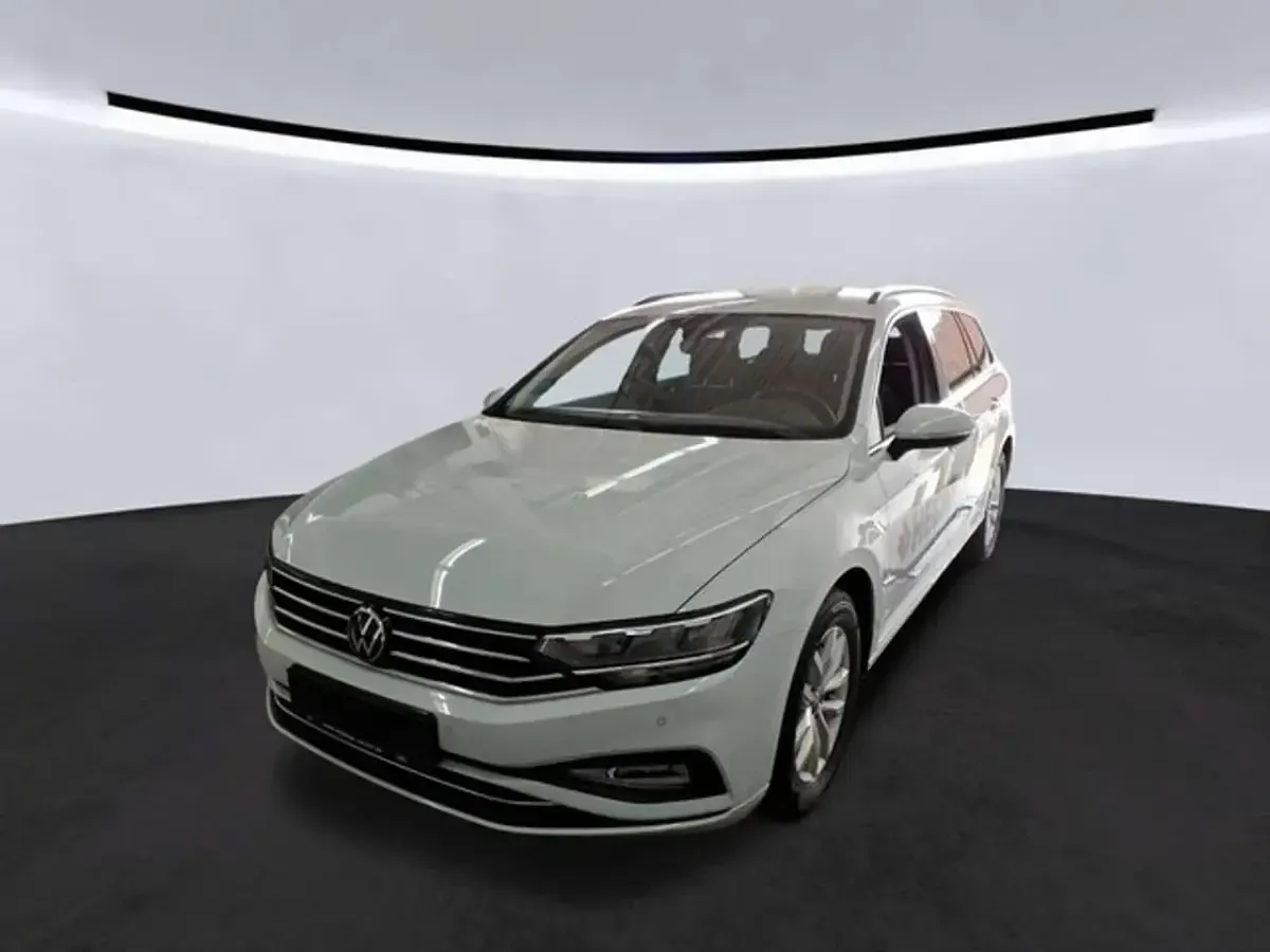 Gebraucht VW Passat Business 150 PS (110 kW) 2023 Kombi