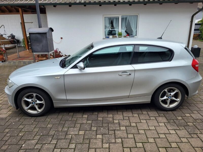 Gebraucht BMW 116 122 PS (89 kW) 2009 Silber Kleinwagen
