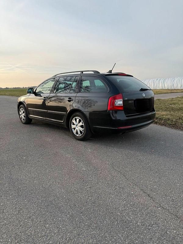 Gebraucht Skoda Octavia 110 PS (80 kW) 2012 Schwarz Kombi