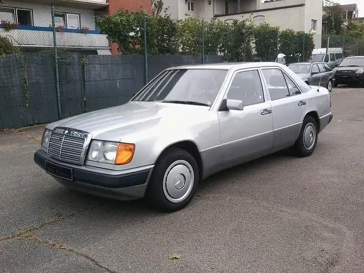 Gebraucht Mercedes E230 132 PS (97 kW) 1989 Silber Limousine