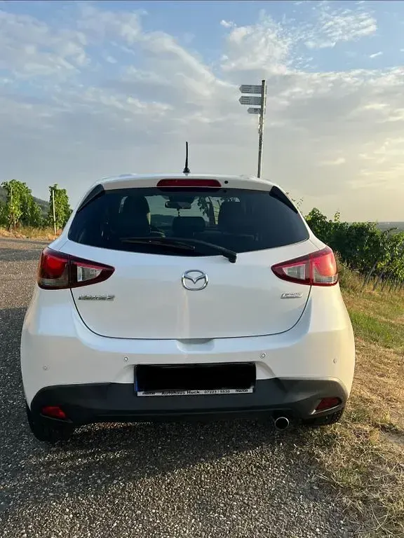 Gebraucht Mazda 2 Edition 90 PS (66 kW) 2015 Weiß Limousine