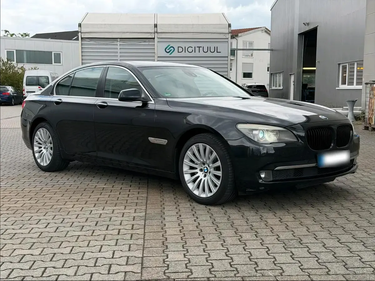 Gebraucht BMW 730 245 PS (180 kW) 2011 Schwarz Limousine