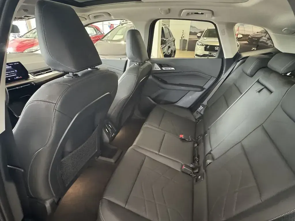 Gebraucht BMW 225 Active Tourer Luxury Line 245 PS (180 kW) 2023 Grau Van / Kleinbus