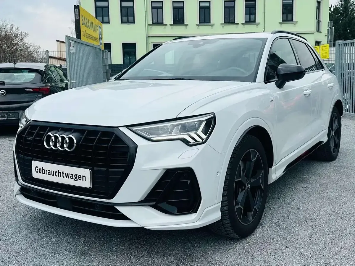 Gebraucht Audi Q3 S-Line 190 PS (139 kW) 2019 Gletscherweiß metallic SUV