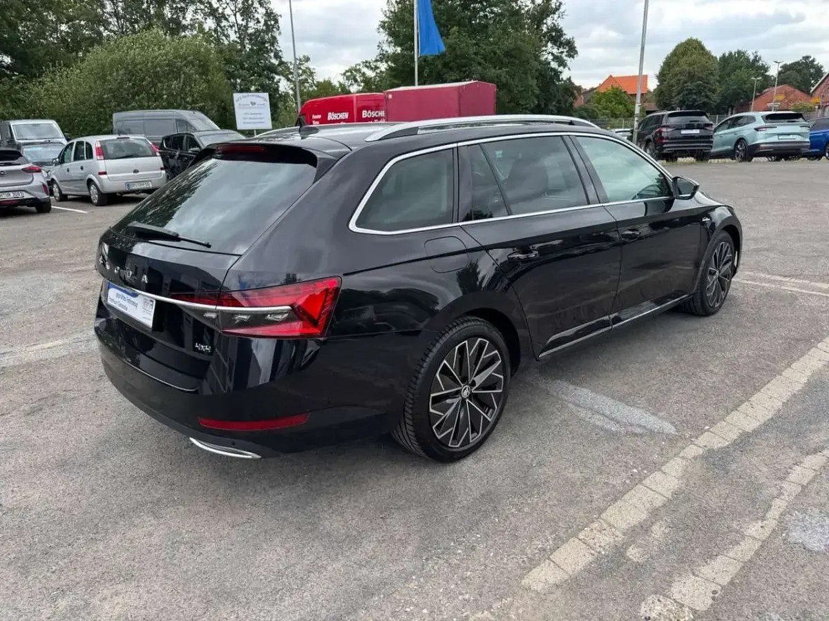 Gebraucht Skoda Superb LAURIN & KLEMENT 200 PS (147 kW) 2022 Schwarz Kombi
