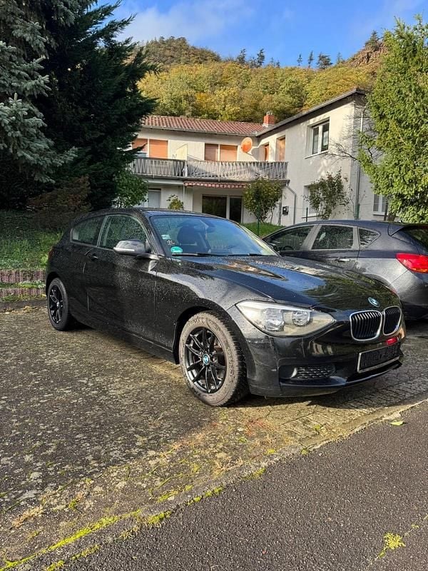 Schwarz Gebraucht 2013 BMW 116 Kleinwagen | 5.900 € (Fairer Preis) - Bild 1/4