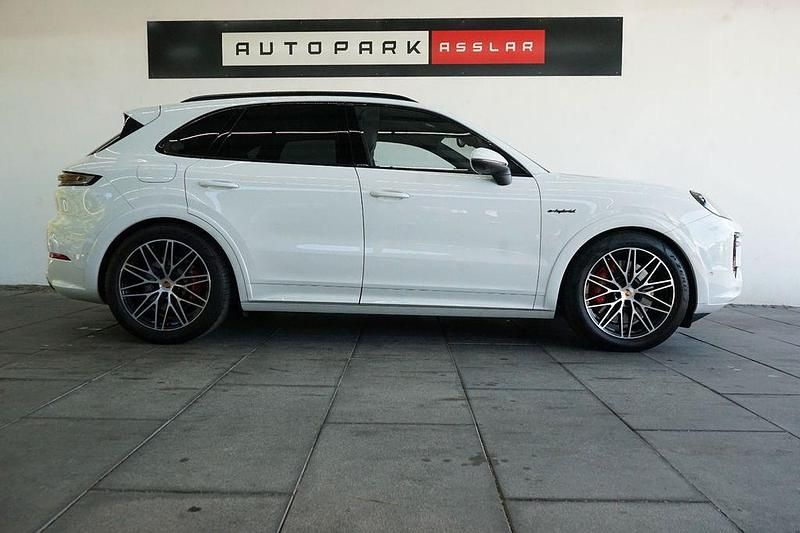 Weiß Gebraucht 2024 Porsche Cayenne S E-Hybrid SUV | 98.880 € (Teuer) - Bild 1/4