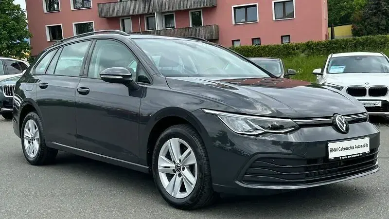 Gebraucht VW Golf VIII Life 131 PS (96 kW) 2023 Grau Kombi