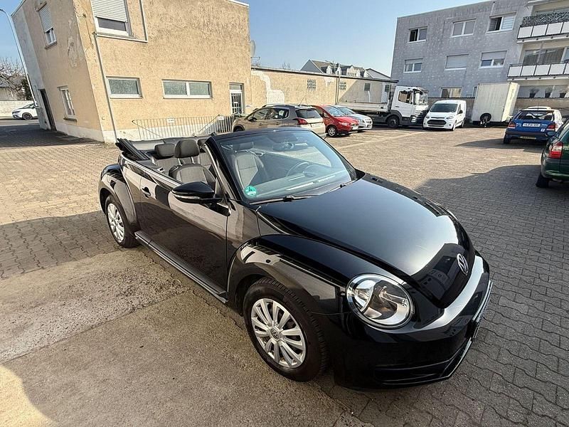 Gebraucht VW Beetle Cabriolet Basis 105 PS (77 kW) 2015 Schwarz Cabrio