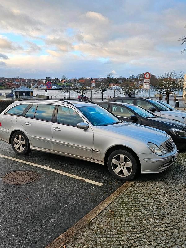 Silber Gebraucht 2003 Mercedes E320 Avantgarde Kombi | 1.500 € (Fairer Preis) - Bild 1/4