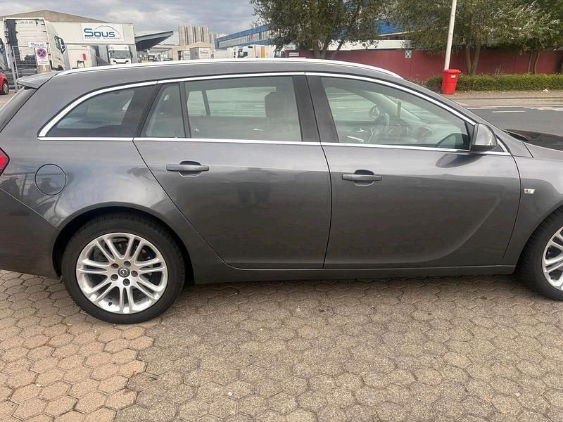 Grau Gebraucht 2011 Opel Insignia Kombi | 1.950 € (Superpreis) - Bild 1/4