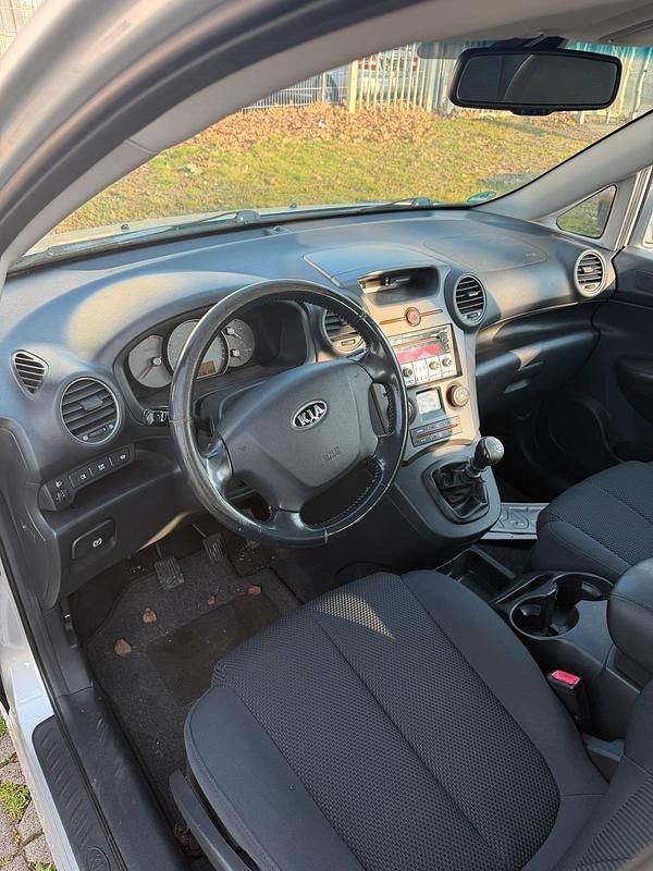 Gebraucht Kia Carens 140 PS (102 kW) 2007 Silber Van / Kleinbus