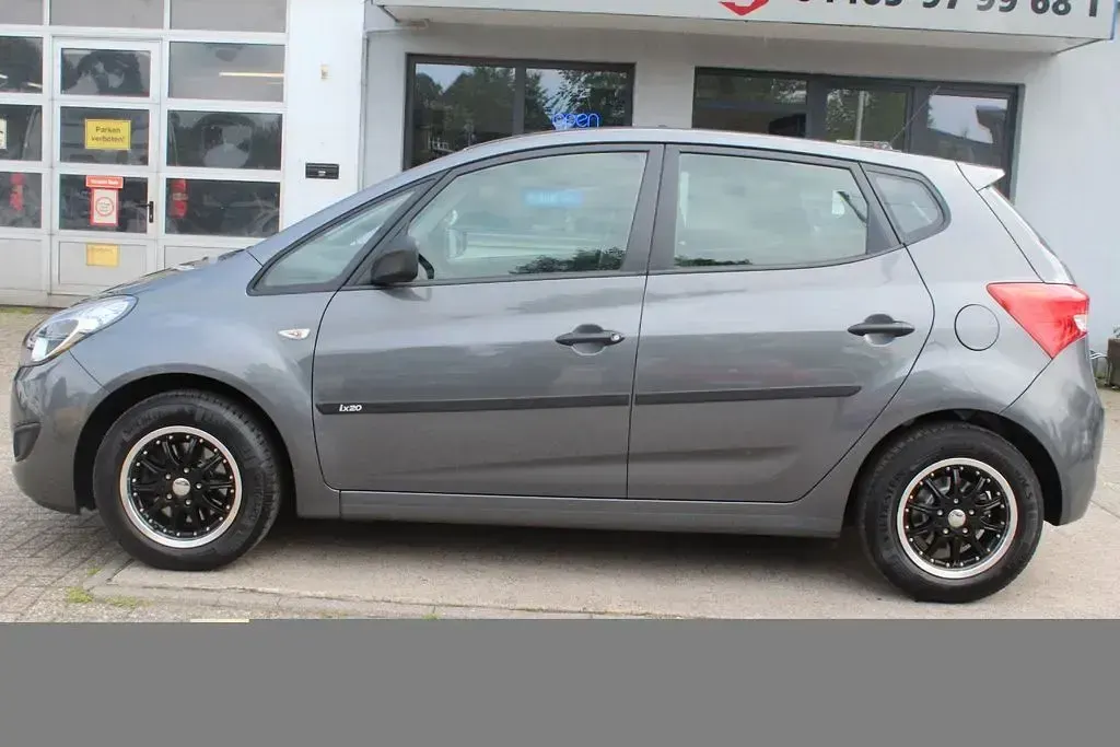 Gebraucht Hyundai ix20 Classic 90 PS (66 kW) 2011 Grau Kleinwagen