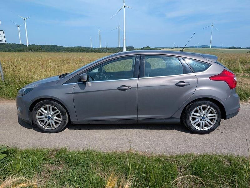 Gebraucht Ford Focus Titanium 125 PS (91 kW) 2014 Grau Limousine