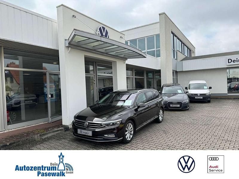 Tamarindenbraun metallic (metallic) Gebraucht 2019 VW Passat Elegance Kombi | 26.900 € (Teuer) - Bild 1/4