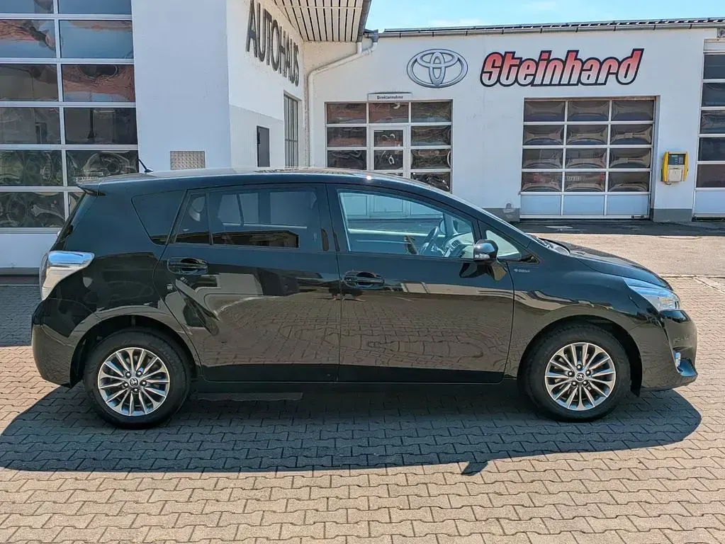 Gebraucht Toyota Verso Edition-S 147 PS (108 kW) 2017 Schwarz Van / Kleinbus