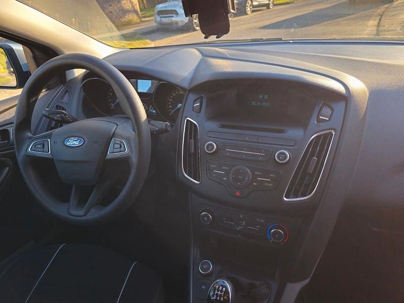 Gebraucht Ford Focus 101 PS (74 kW) 2016 Silber Kombi