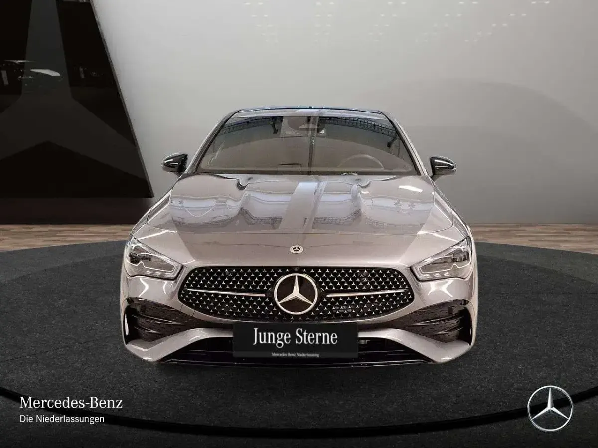 Gebraucht Mercedes CLA250 Premium 224 PS (164 kW) 2025 Grau Coupé