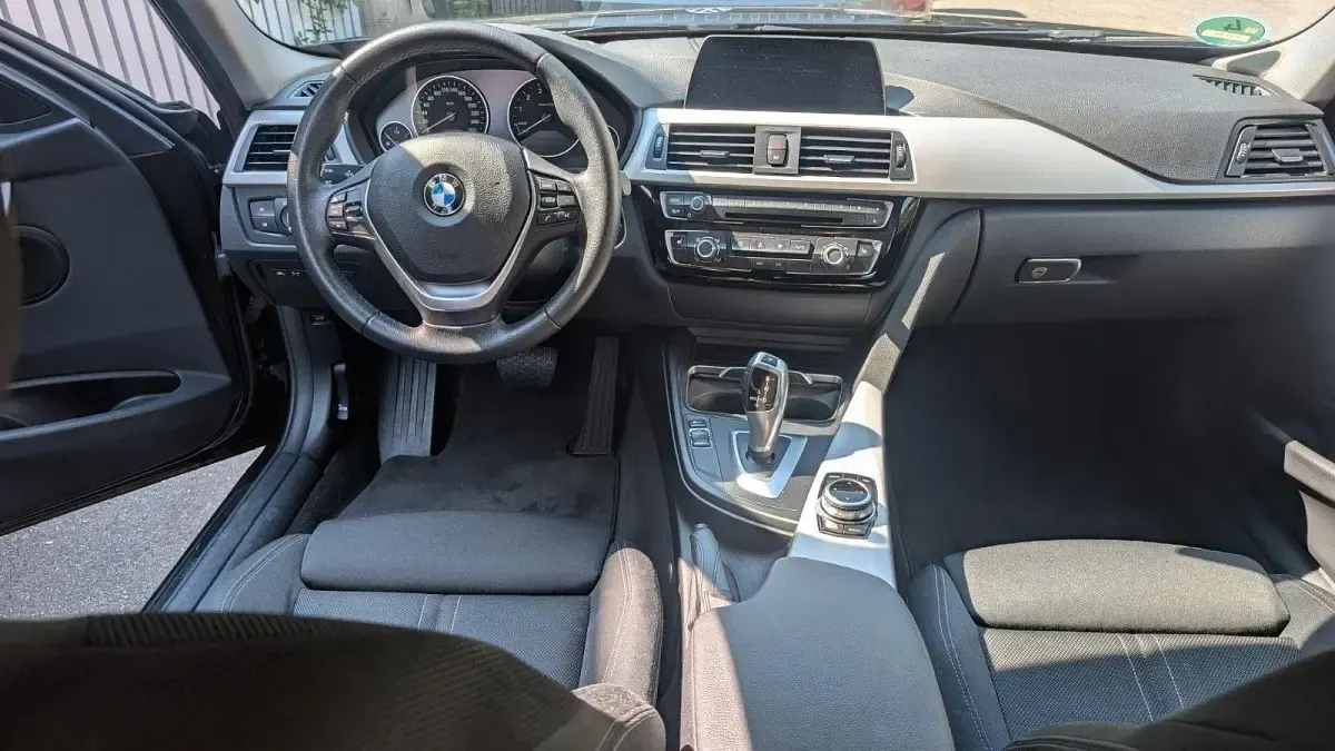 Gebraucht BMW 320 Advantage 184 PS (135 kW) 2017 Braun Kombi