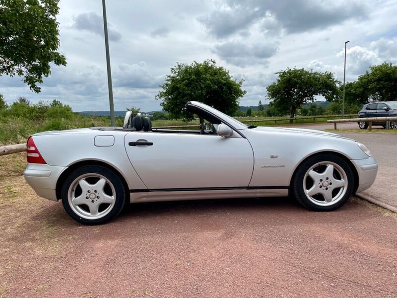 Silber Gebraucht 1997 Mercedes SLK230 Cabrio | 6.900 € (Etwas zu teuer) - Bild 1/4