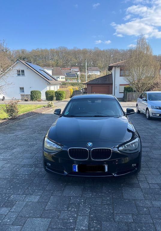 Gebraucht BMW 114 102 PS (75 kW) 2012 Schwarz Kleinwagen