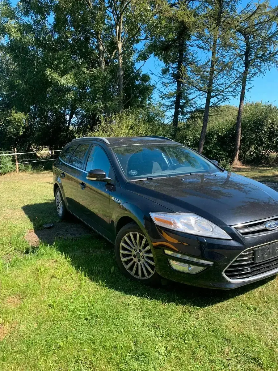 Gebraucht Ford Mondeo Titanium 141 PS (103 kW) 2012 Schwarz Kombi