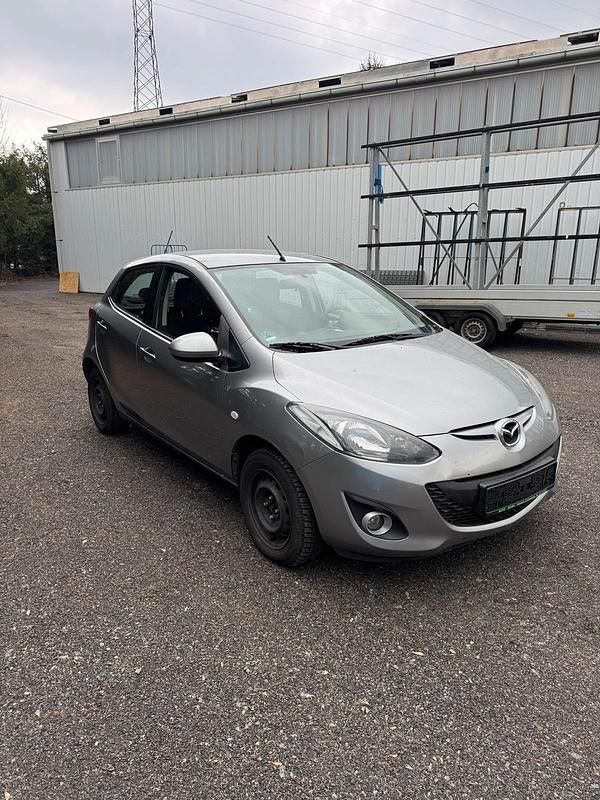 Gebraucht Mazda 2 75 PS (55 kW) 2011 Silber Kleinwagen