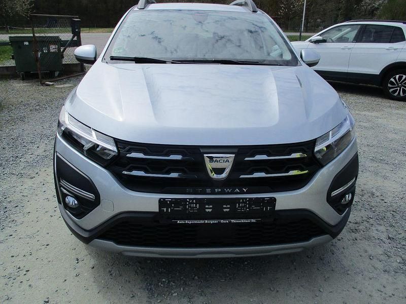 Gebraucht Dacia Sandero Comfort 91 PS (66 kW) 2021 Grau SUV