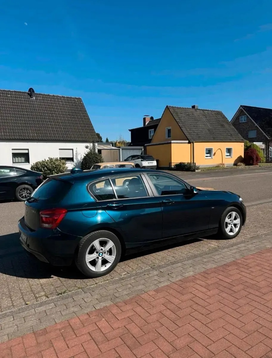 Gebraucht BMW 118 Sport Line 143 PS (105 kW) 2014 Schwarz Kleinwagen