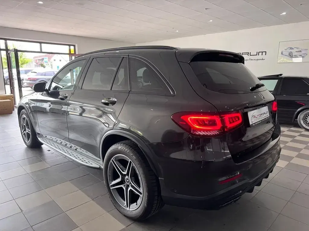 Gebraucht Mercedes GLC300 AMG line 245 PS (180 kW) 2019 Graphitgrau SUV