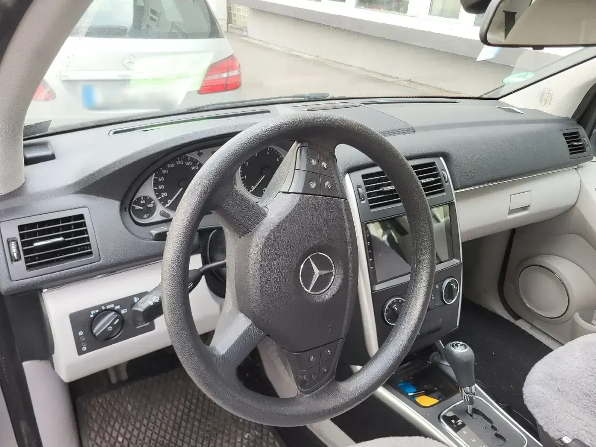 Gebraucht Mercedes B180 116 PS (85 kW) 2011 Silber Kleinwagen