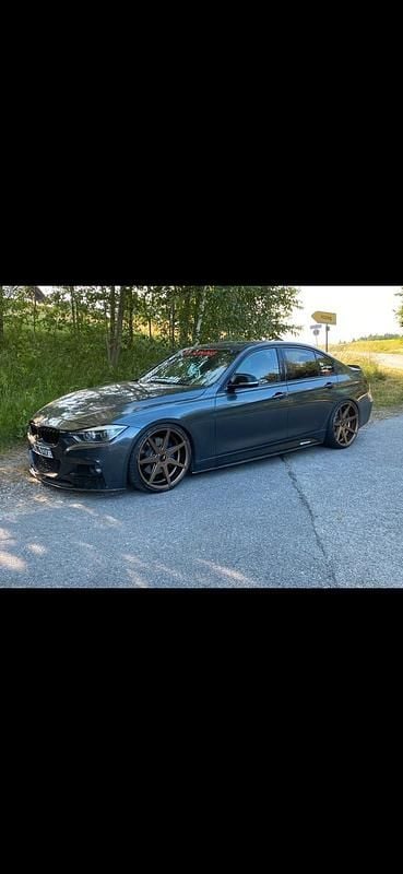 Grau Gebraucht 2016 BMW 340 M Performance Limousine | 27.500 € (Guter Preis) - Bild 1/4