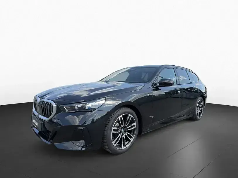 Gebraucht BMW 520 M Sport 197 PS (144 kW) 2025 Black sapphire (schwarz) Kombi