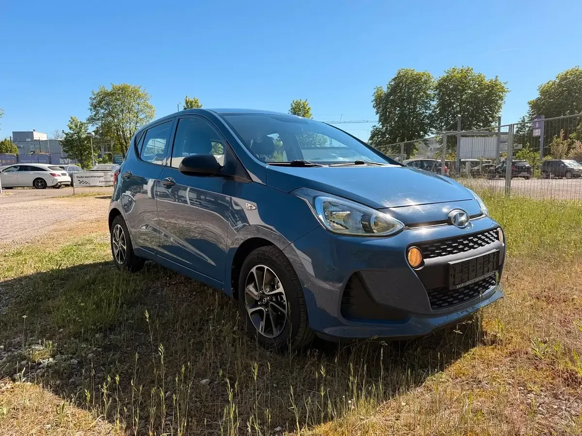 Gebraucht Hyundai i10 67 PS (49 kW) 2018 Blau Kleinwagen
