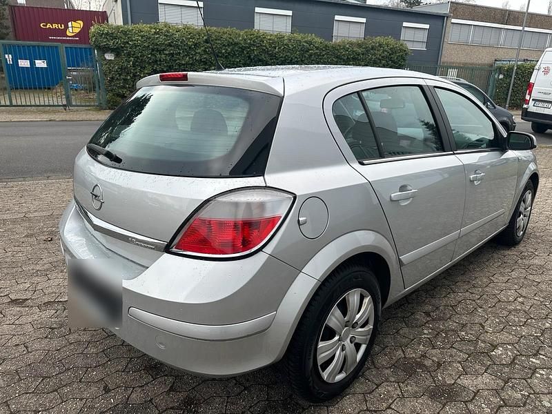 Gebraucht Opel Astra 105 PS (77 kW) 2004 Silber Limousine