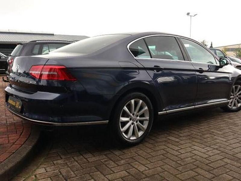 Gebraucht VW Passat Highline 150 PS (110 kW) 2016 Blau Limousine