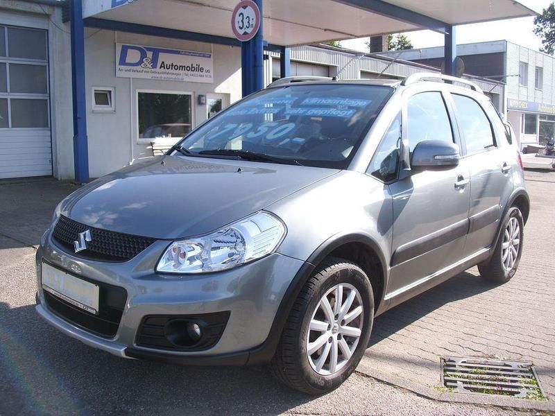 Grau Gebraucht 2012 Suzuki SX4 Style Limousine | 7.950 € (Fairer Preis) - Bild 1/4