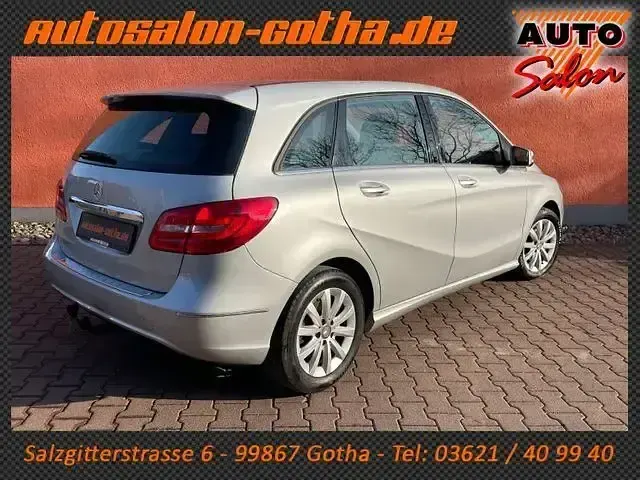 Gebraucht Mercedes B180 122 PS (89 kW) 2014 Silber Van / Kleinbus