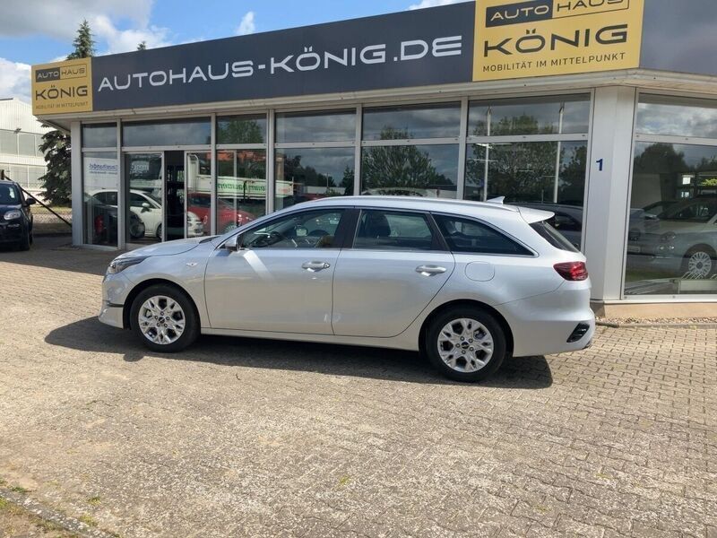 Silber Gebraucht 2024 Kia Ceed Sportswagon Vision Kombi | 18.999 € (Superpreis) - Bild 1/4