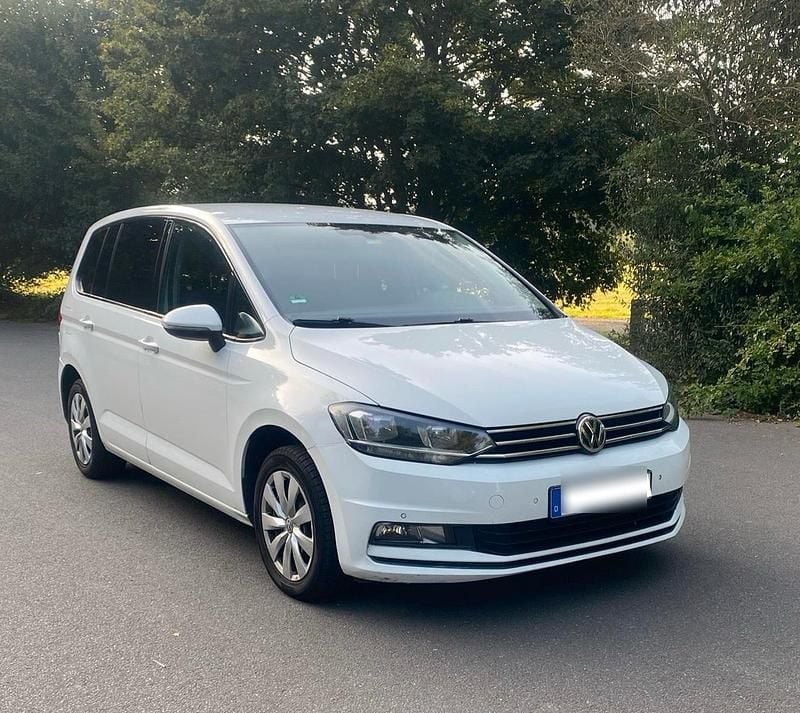 Weiß Gebraucht 2015 VW Touran Van / Kleinbus | 7.950 € (Guter Preis) - Bild 1/4