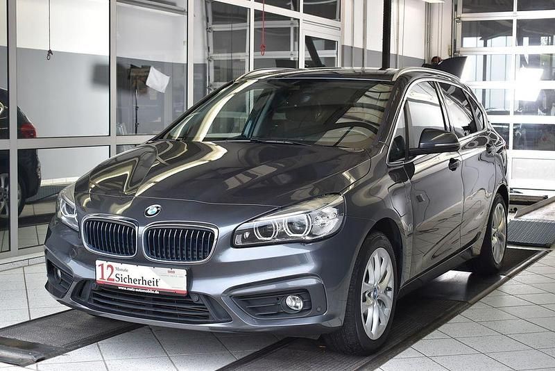 Grau Gebraucht 2017 BMW 225 Active Tourer Advantage Van / Kleinbus | 16.780 € (Fairer Preis) - Bild 1/4
