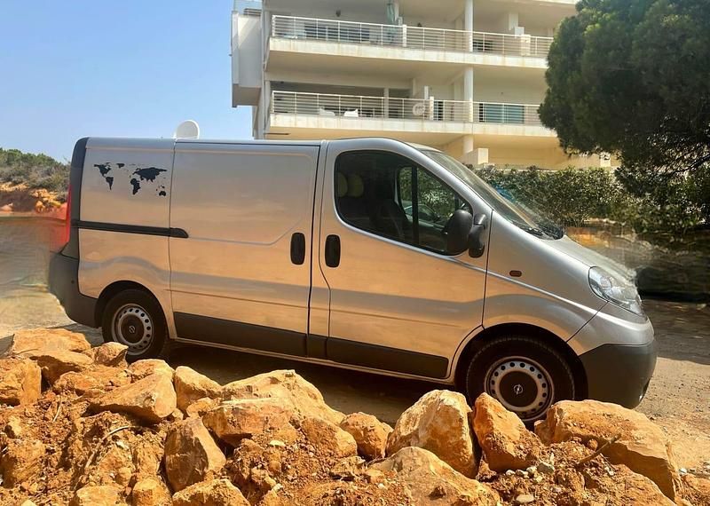 Gebraucht Opel Vivaro 115 PS (84 kW) 2007 Silber Van / Kleinbus