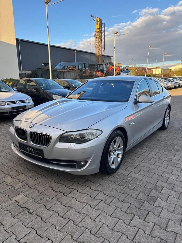 Gebraucht BMW 523 204 PS (150 kW) 2010 Silber Limousine