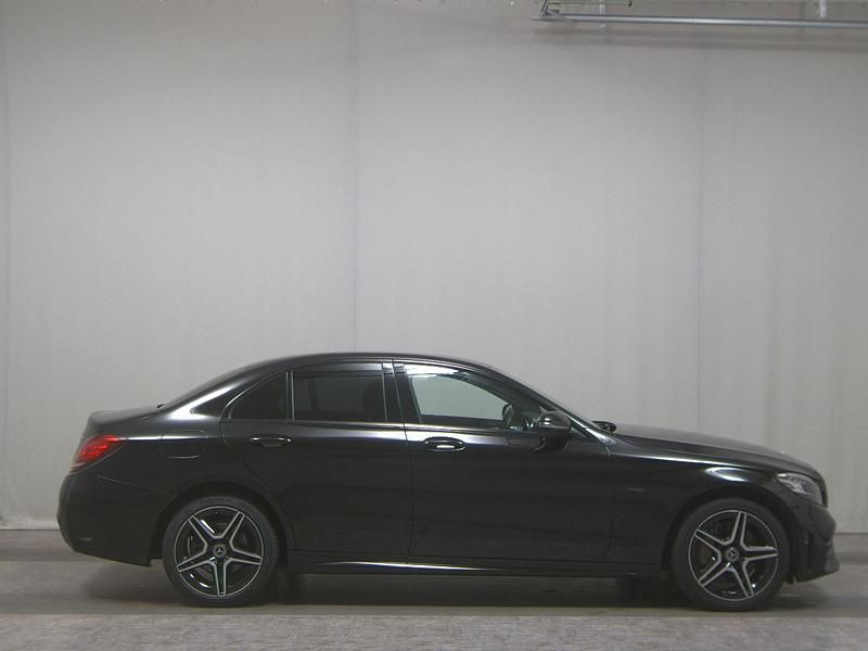 Schwarz Gebraucht 2021 Mercedes C300e AMG line Limousine | 28.480 € (Fairer Preis) - Bild 1/4