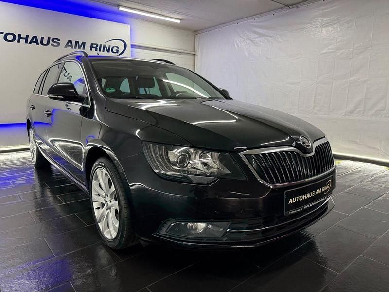 Gebraucht Skoda Superb Exclusive 140 PS (102 kW) 2014 Schwarz Kombi