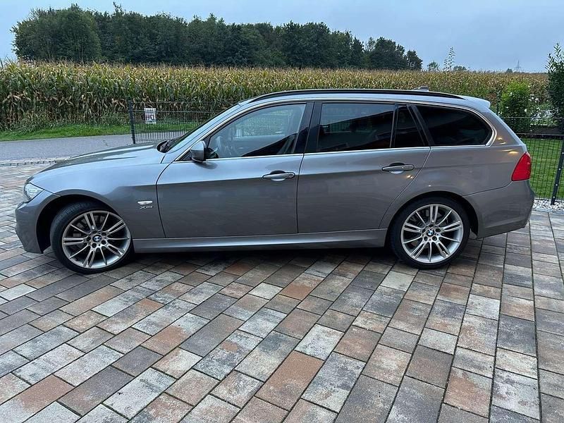 Gebraucht BMW 325 Sport Line 218 PS (160 kW) 2010 Grau Kombi
